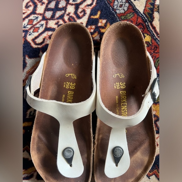 Birkenstock White Patent Leather Gizeh, size 39 - Picture 3 of 5